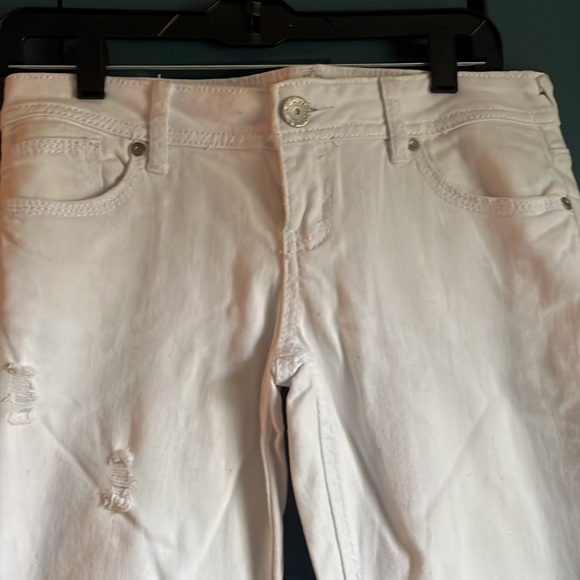 Women’s Almost Famous white jeans!! - Picture 2 of 5